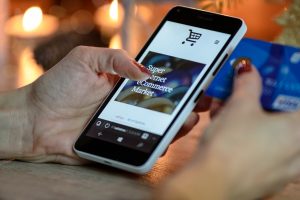 Why You Shouldn’t Do Your Holiday Shopping With Your Credit Card