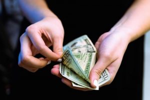 Private Lenders – Learn About the Pros and Cons